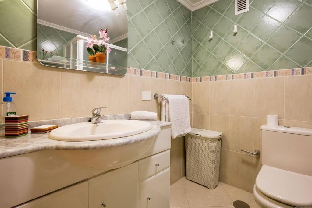First Line Beach Apartment بويرتو ذي لا كروز المظهر الخارجي الصورة